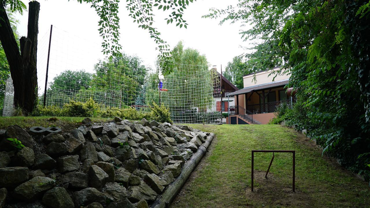 Tobo House Along The River Danube Radvaň nad Dunajom Buitenkant foto
